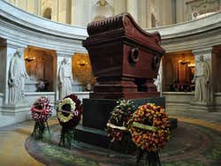 Tumba de Napoleón en Los Inválidos de París